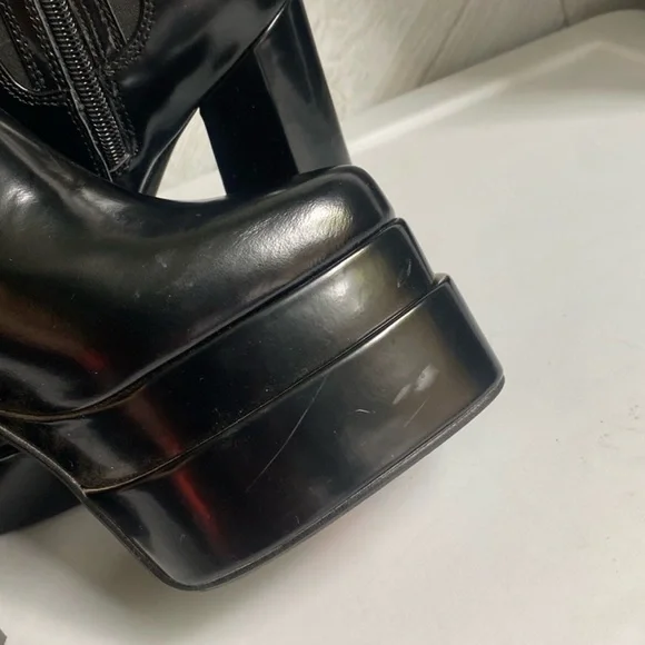 Jeffrey Campbell Black Patent Platform Chelsea Zip Boots - Picture 5 of 6